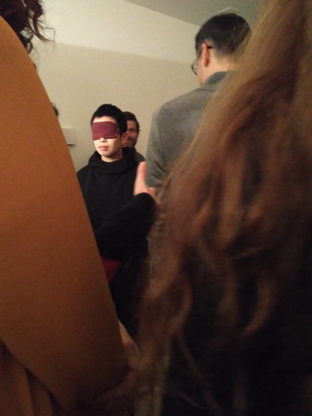 performance de Trân Tran lors du finissage