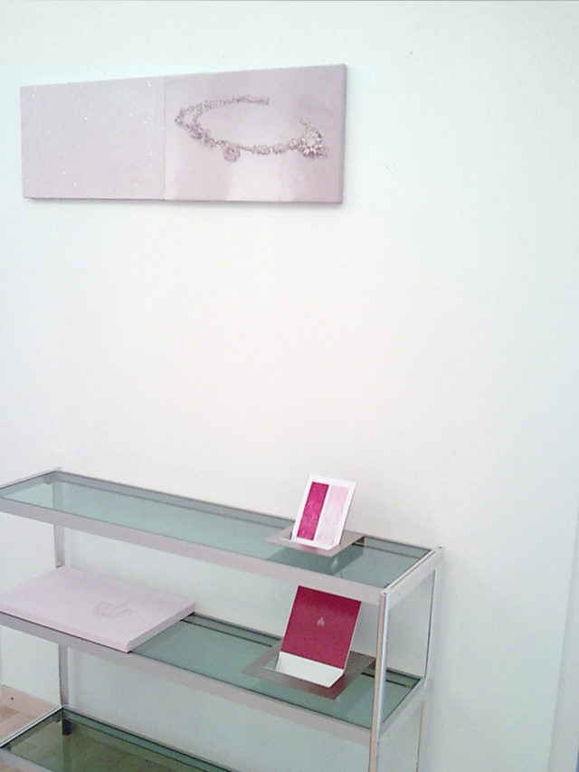 Katherine Müller, Sans titre, vue d'exposition, acrylique et paillettes sur toile, 26x42 cm