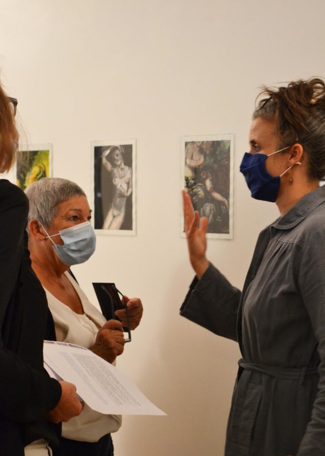 Elisabeth Llach, Hold your own