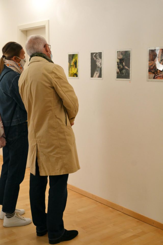 Elisabeth Llach, Hold your own