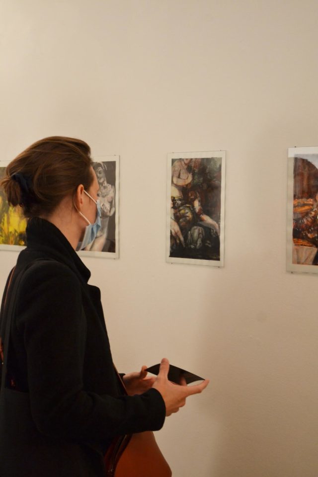 Elisabeth Llach, Hold your own