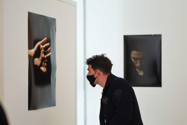 Céline Burnand, Un homme une fois mordu par un serpent craint chaque bout de corde